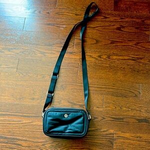Lulu Lemon Crossbody Camera Bag 2L